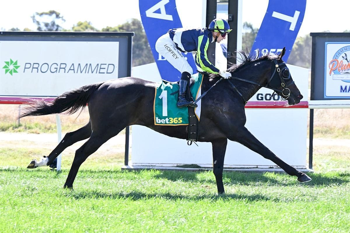 EARL OF GLOUCESTER WINS BY SIX LENGTHS